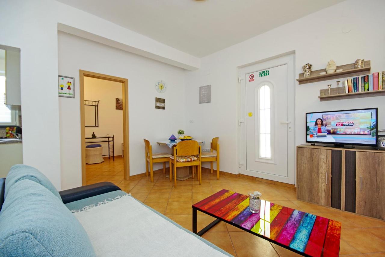Apartments Silva スティヴァン エクステリア 写真