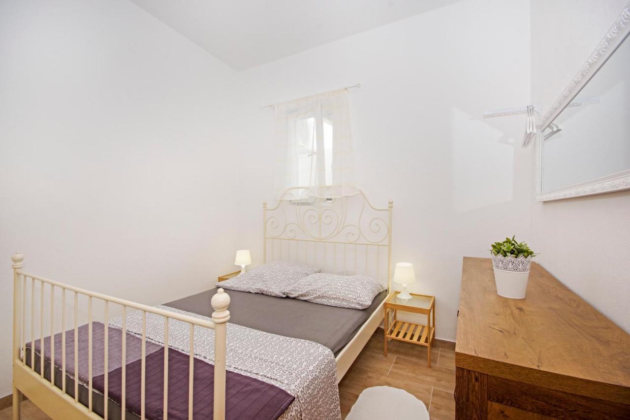 Apartments Silva スティヴァン エクステリア 写真